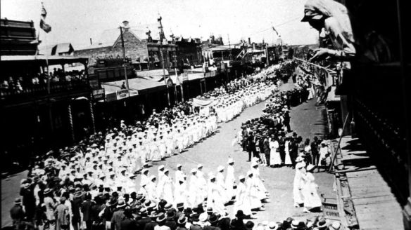 Red Cross women march on Argent street Broken Hill.(Supplied- Albert Kersten Mining And Minerals Museum, Broken Hill)